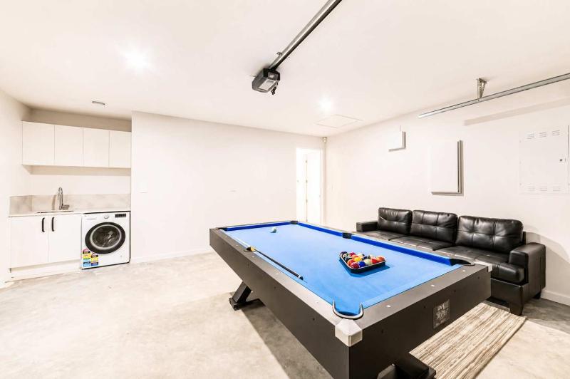Modern 4BR Stay with Large Living Area in Hornby - image 19