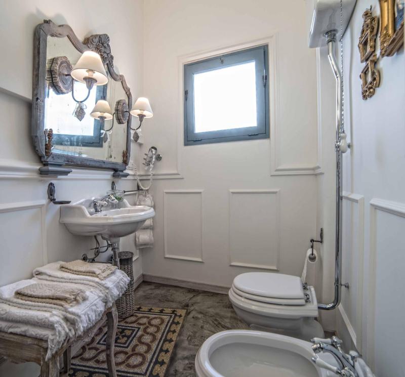 Deluxe Double or Twin Room image 4