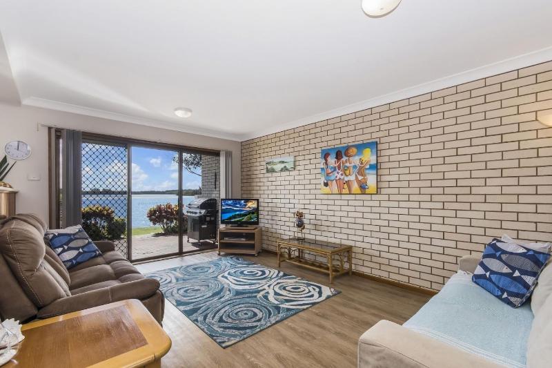 Peninsula Court 6 - River Front - Stone Real Estate Yamba - image 3