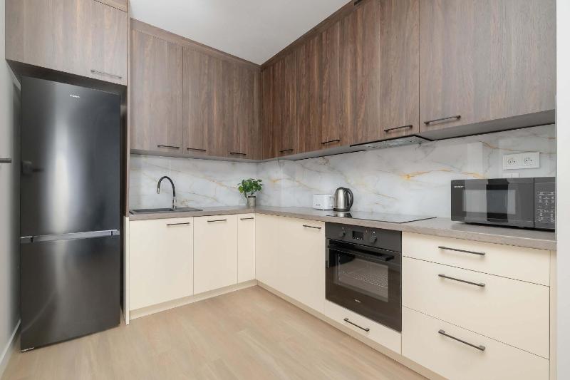 Spacious Apartments with Parking Near the Old Town by Noclegi Renters - image 14