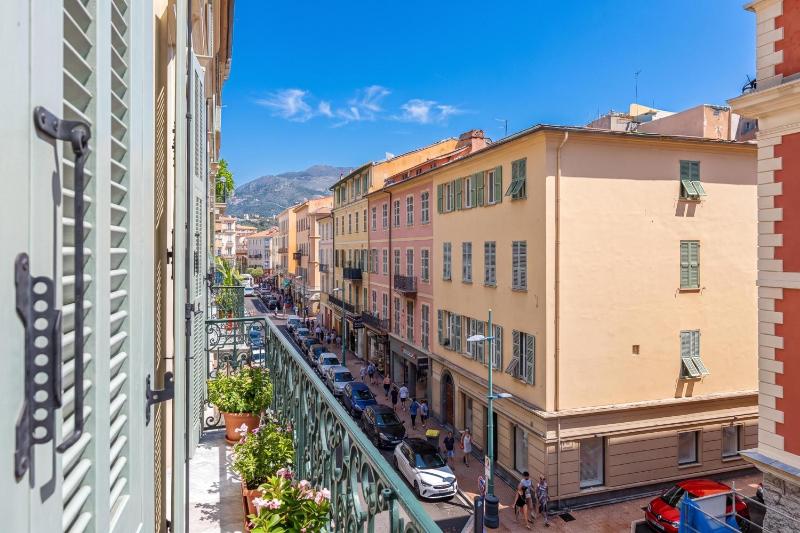Regina - Duplex in Heart of Menton - Happy Rentals - image 12