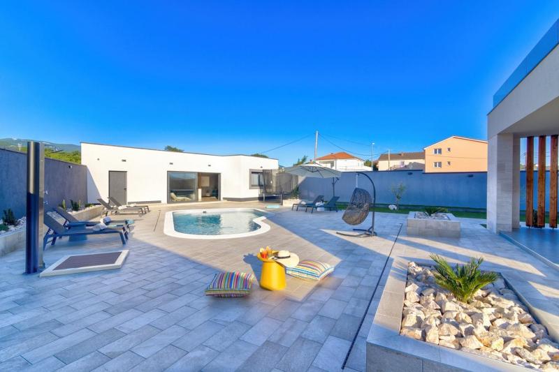 Pool Villa One /w Sauna and Jacuzzi - image 18