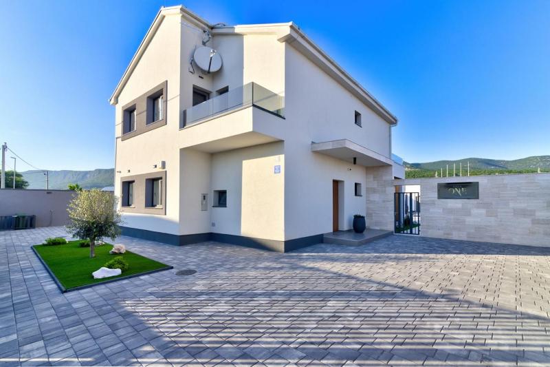 Pool Villa One /w Sauna and Jacuzzi - image 11