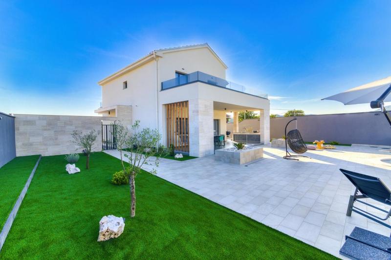 Pool Villa One /w Sauna and Jacuzzi - image 17