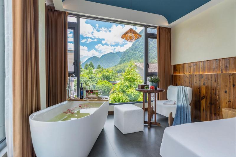 Zhangjiajie Spring Plum Resort-Free One-way Pickup-A 5 minutes'walk to Forest Park - image 17
