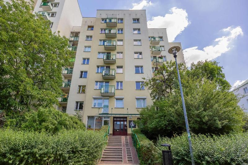 Bright Apartment with a Balcony in Warsaw by Noclegi Renters - image 6