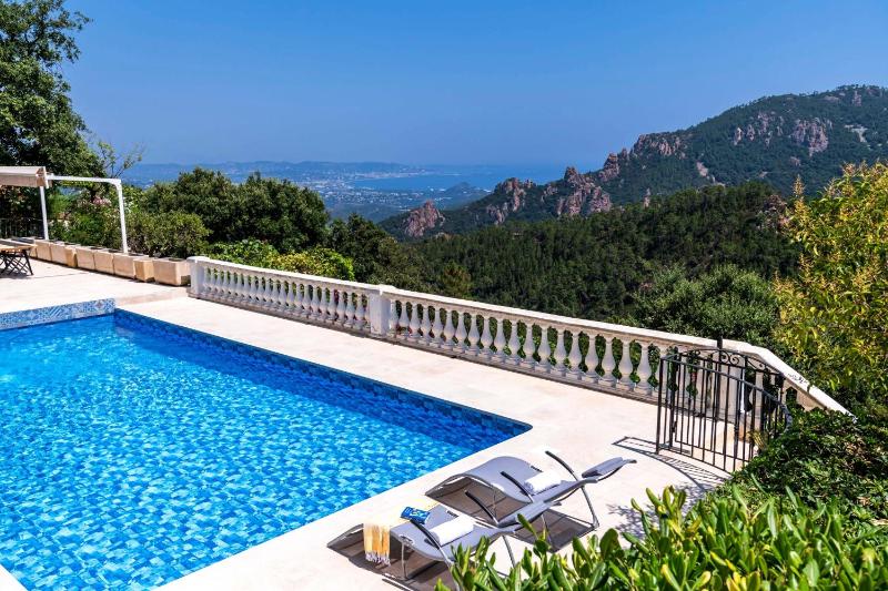 CASA-Papillon Villa de luxe avec piscine - image 6