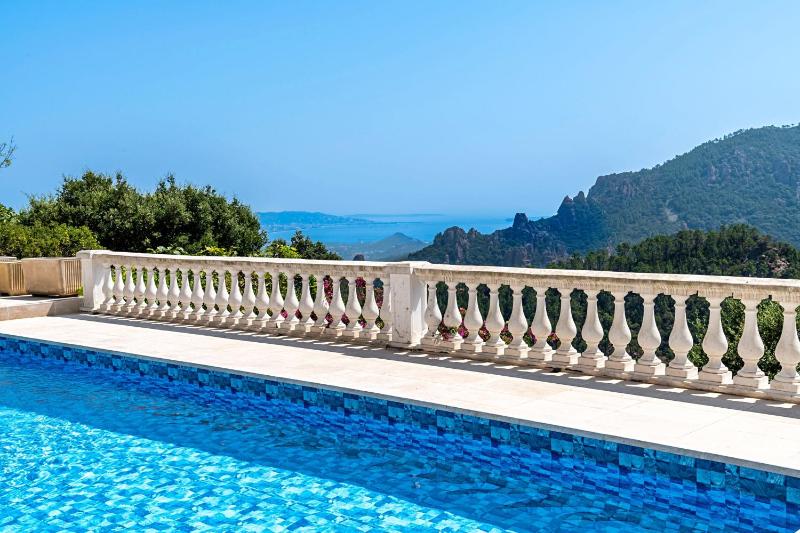 CASA-Papillon Villa de luxe avec piscine - image 41