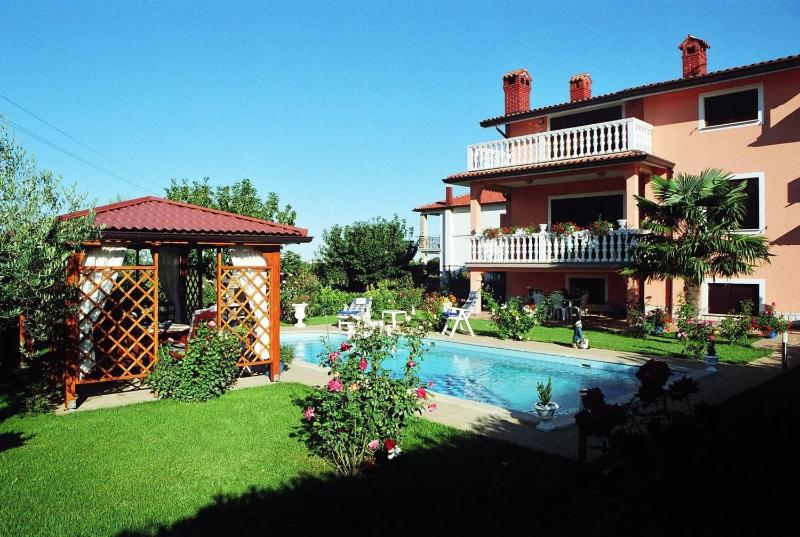 Charming villa in Umag with private pool - image 18