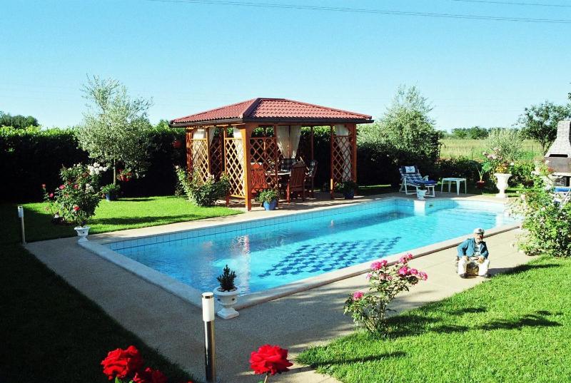 Charming villa in Umag with private pool - image 5