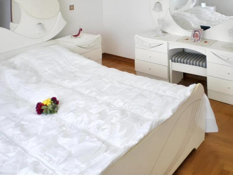 Charming villa in Umag with private pool - image 7