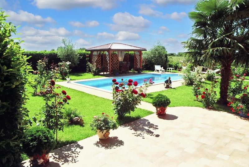 Charming villa in Umag with private pool - image 25