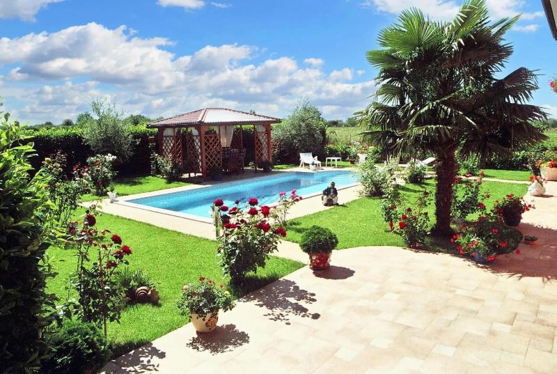 Charming villa in Umag with private pool - image 20