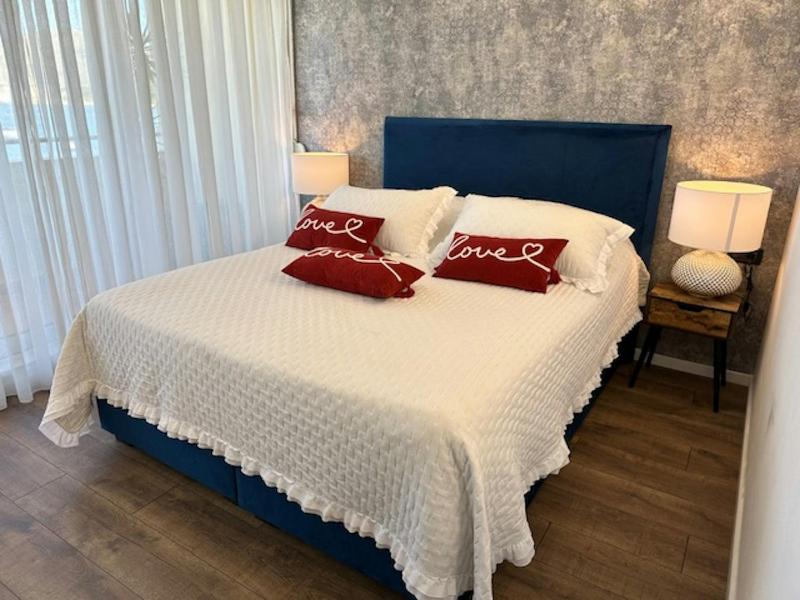 Spacious Apartment in Trogir with Parking - image 23