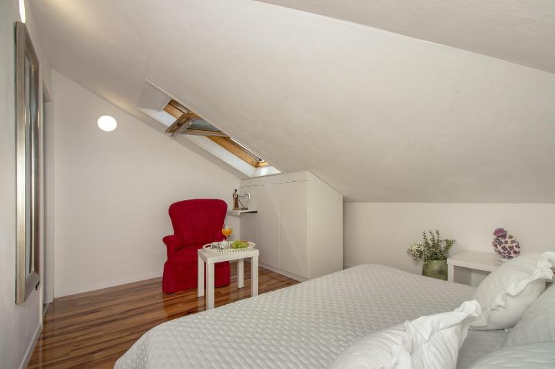 Spacious Apartment in Trogir with Parking - image 50