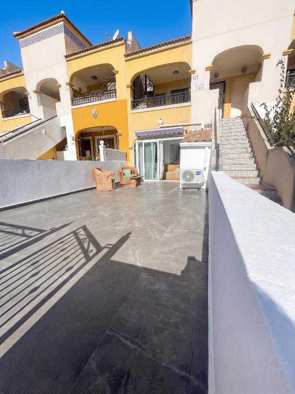 Stylish Apartment in Orihuela Costa - 55 m² + Shared Pool - image 11