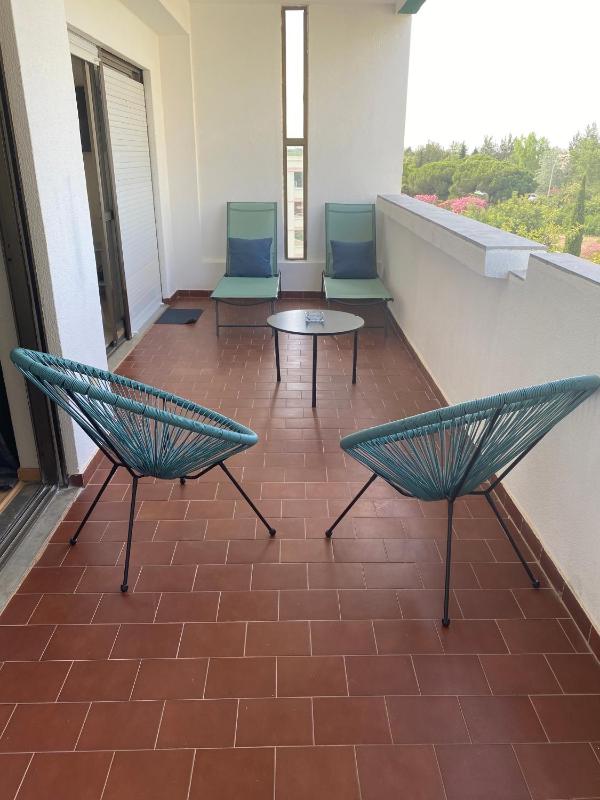 Charming Vilamoura Apartment with Shared Pool - image 9