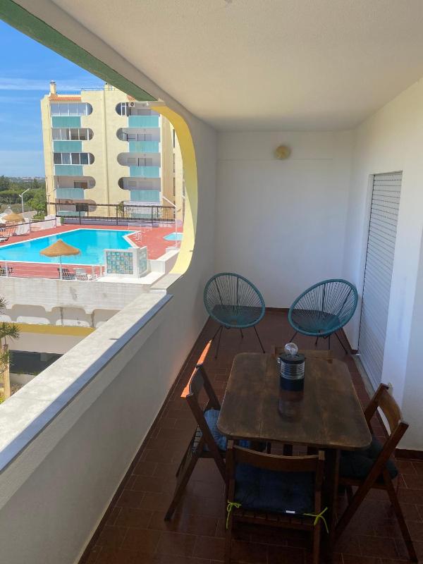 Charming Vilamoura Apartment with Shared Pool - image 10
