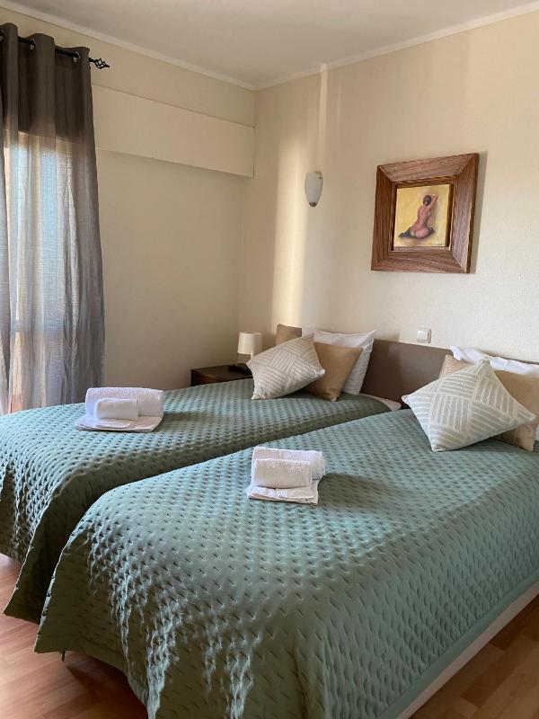 Charming Vilamoura Apartment with Shared Pool - image 25