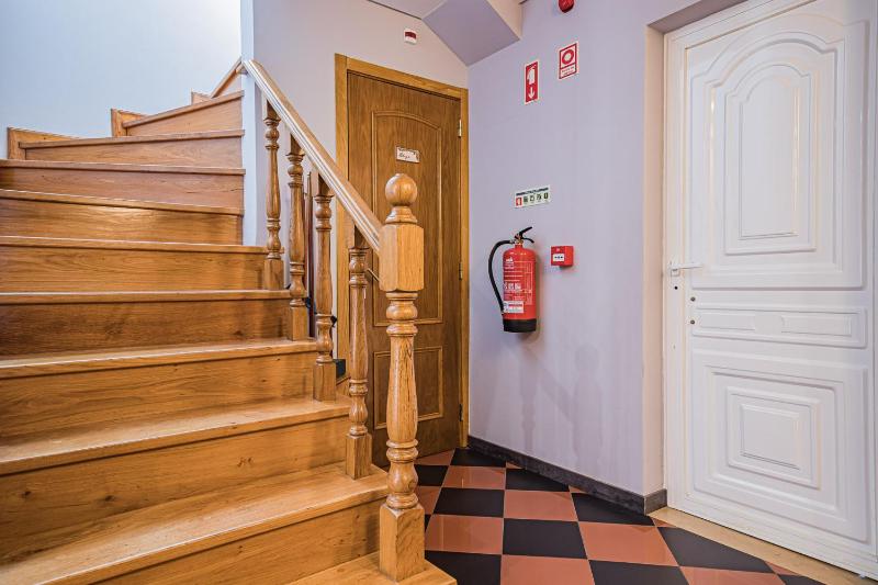Spacious villa in Sesimbra with a private year-round pool - image 35