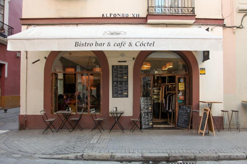 Elegant studio in the heart of Seville 35 m² near monuments. - image 11