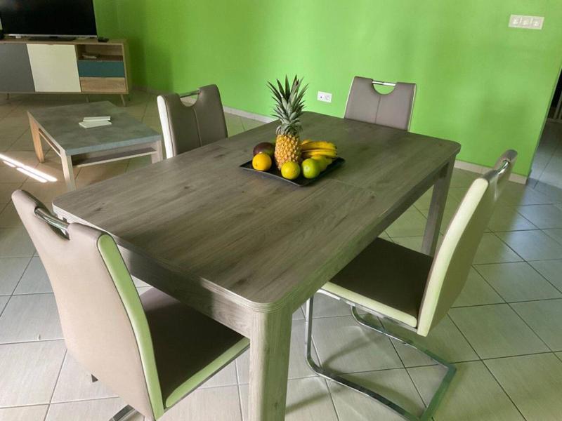 Maison élégante au Moule avec terrasse ensoleillée - image 10