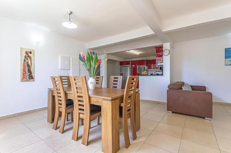 Appartement charmant à Le Moule avec piscine partagée - image 10