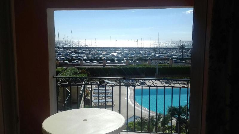 Appartement avec piscine à Six-Fours-les-Plages 32 m² vue mer - image 9
