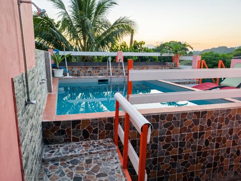 Appartement moderne à Rivière-Pilote avec piscine privée - image 12