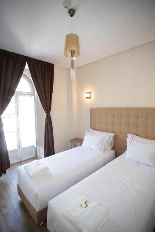 Double or Twin Room image 4