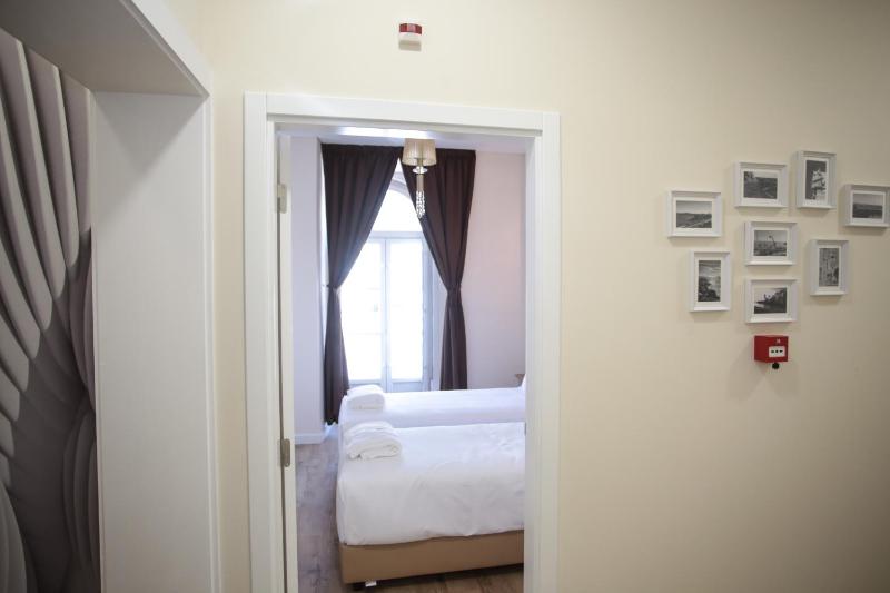Double or Twin Room image 3