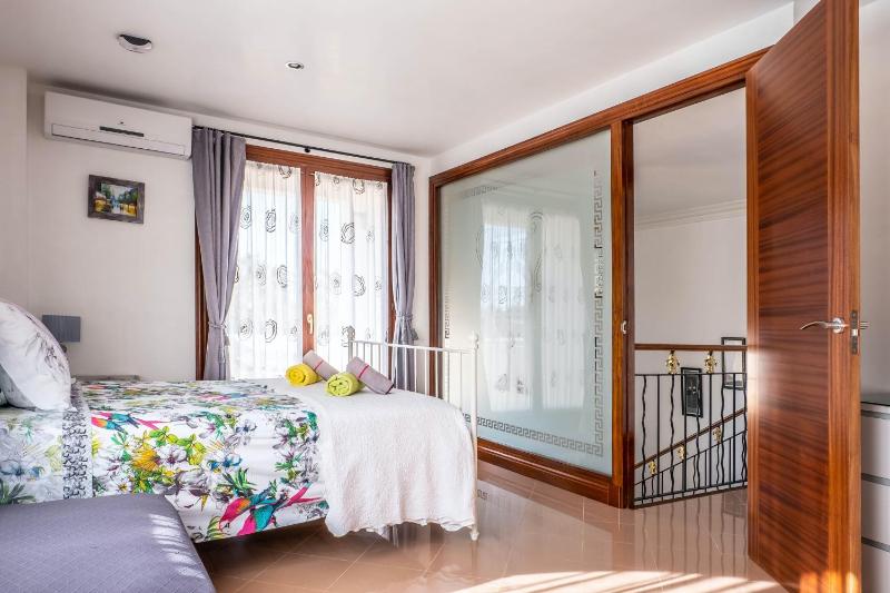 Elegant Villa in Ciutadella de Menorca with Private Pool - image 12