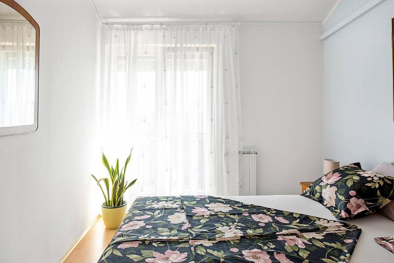 Charming apartment with sea view in Šibenik 38 m². - image 4