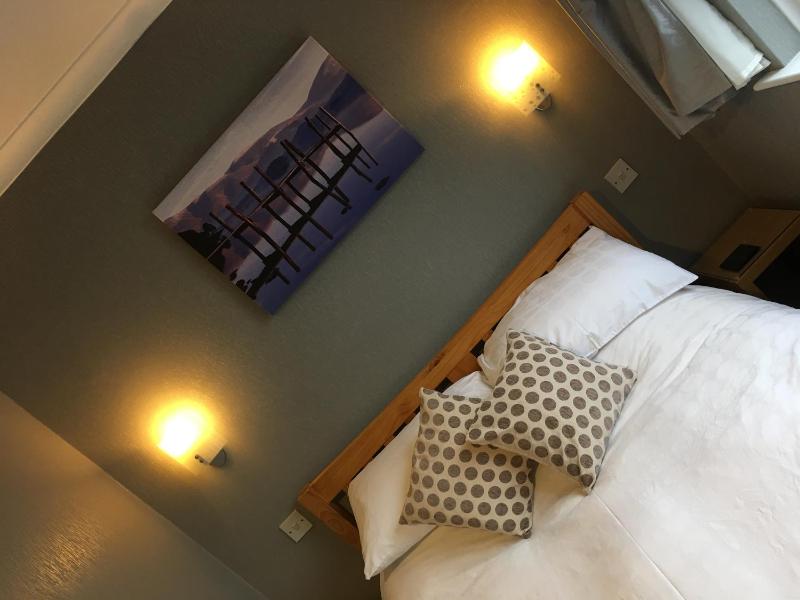 Double Room image 3