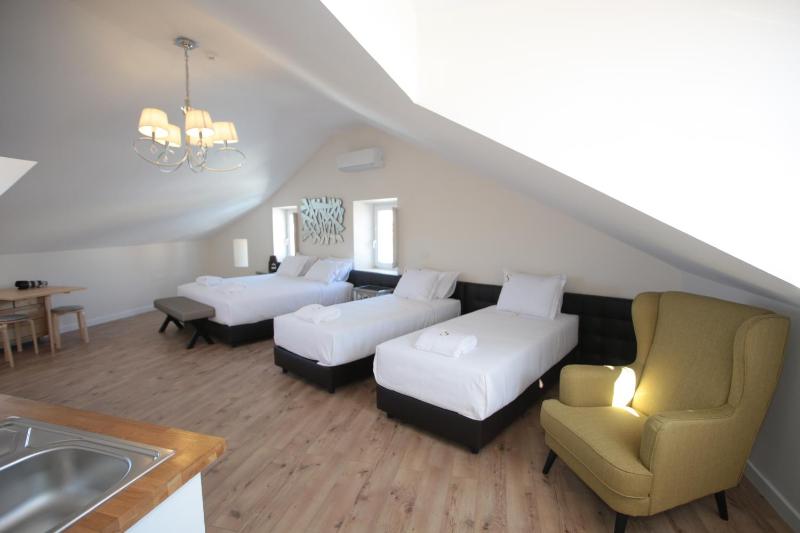 Quadruple Room with Kitchenette image 4