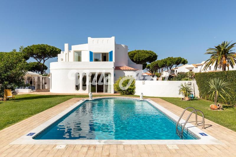 Elegant villa with private pool in Quarteira - image 6