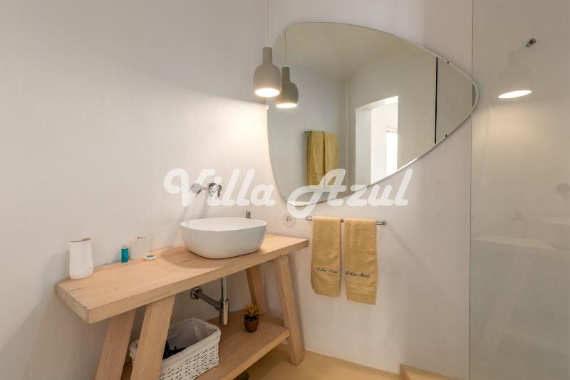 Elegant villa with private pool in Quarteira - image 36