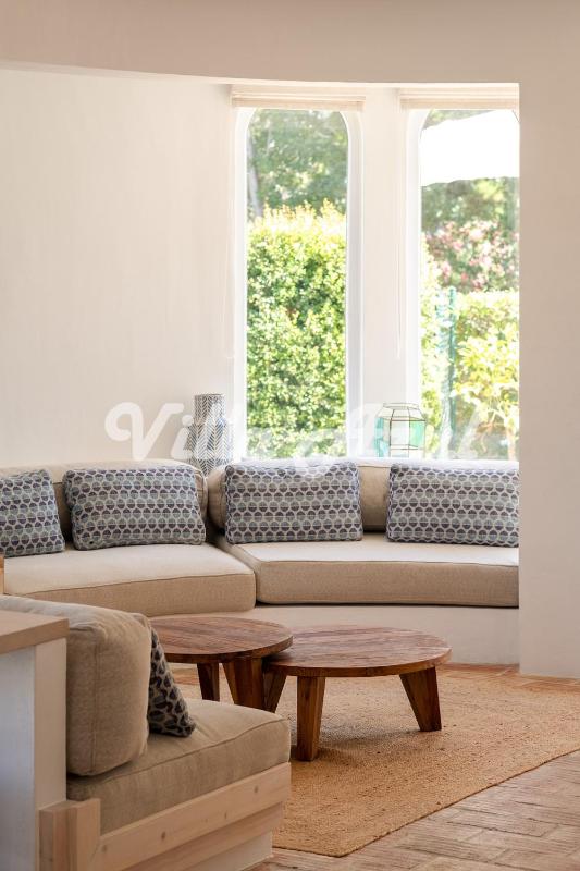 Elegant villa with private pool in Quarteira - image 3
