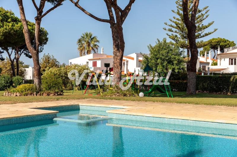 Elegant villa with private pool in Quarteira - image 30