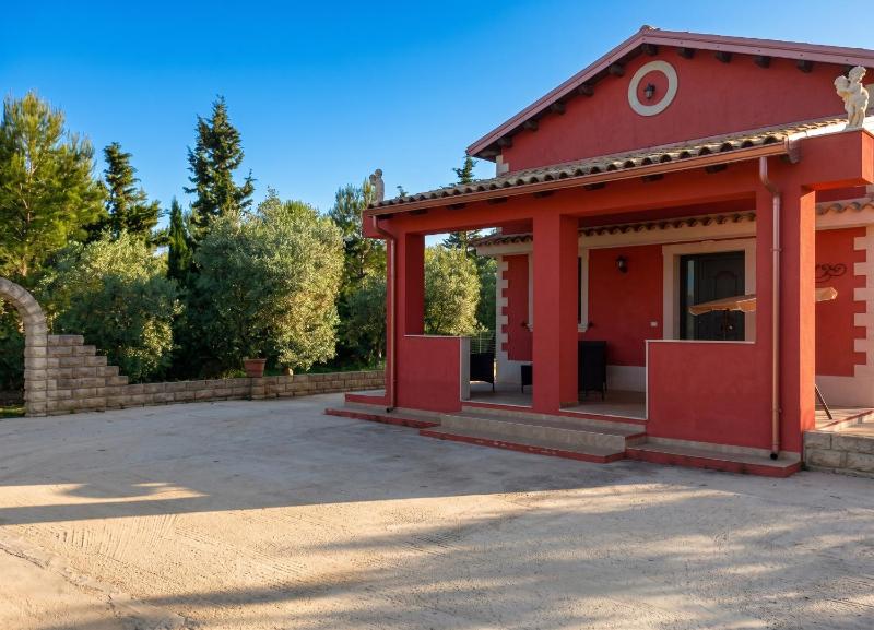 Charming Villa in Noto with Private Pool - image 8