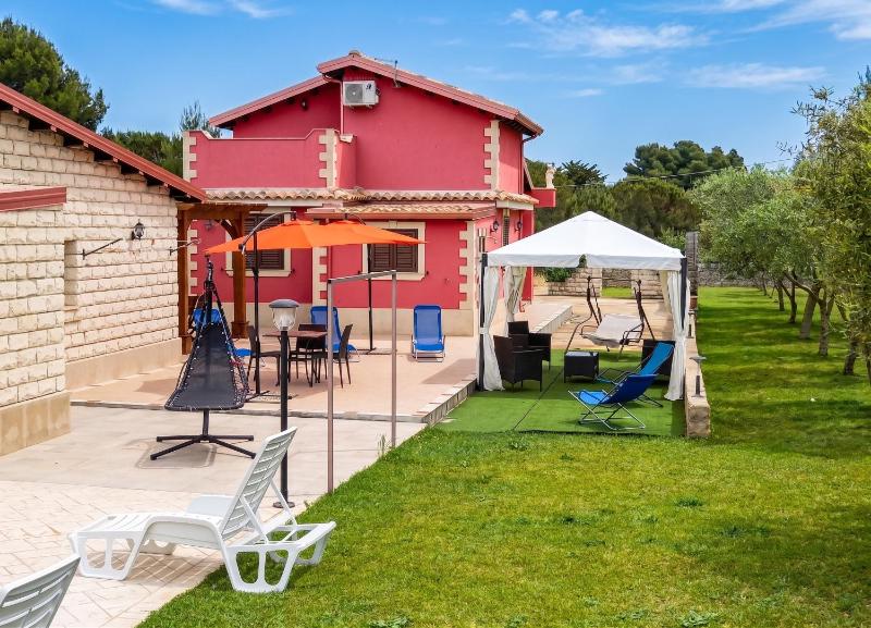Charming Villa in Noto with Private Pool - image 4