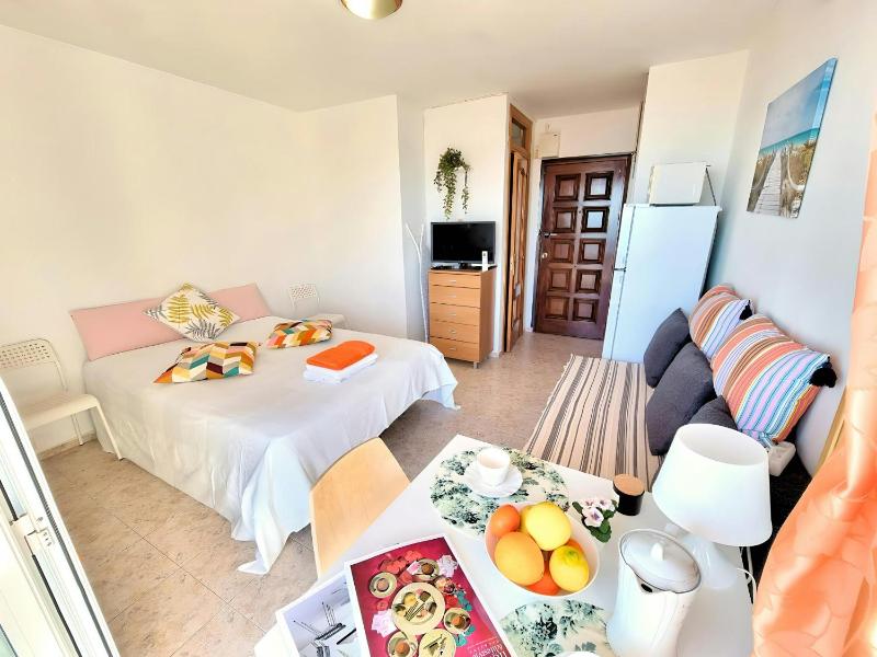 Elegant Studio with Sea View in Benalmádena - 30 m² - image 19
