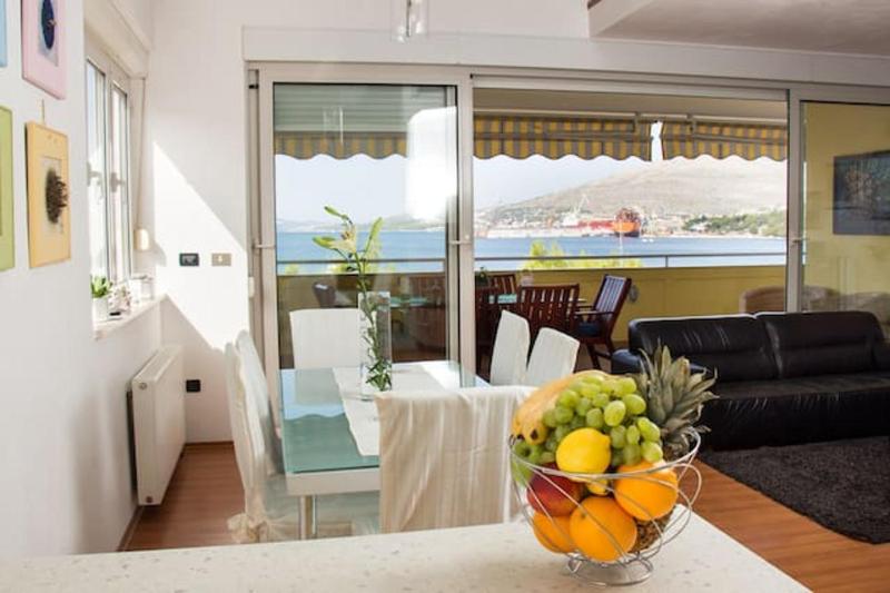 Spacious Apartment in Trogir with Parking - image 33