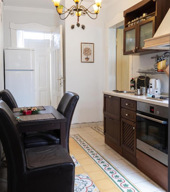 Spacious House in Central Sofia with Garden - image 10