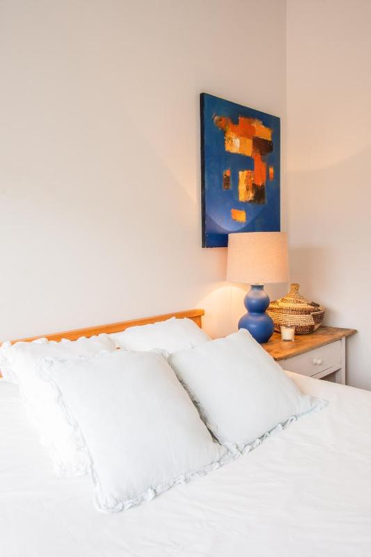 Elegant Apartment in Cascais with Fireplace - 80 m² - image 4