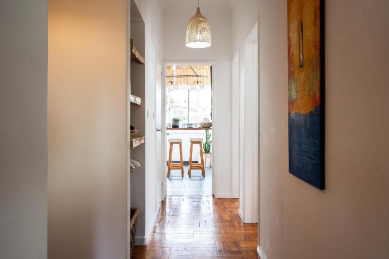 Elegant Apartment in Cascais with Fireplace - 80 m² - image 11