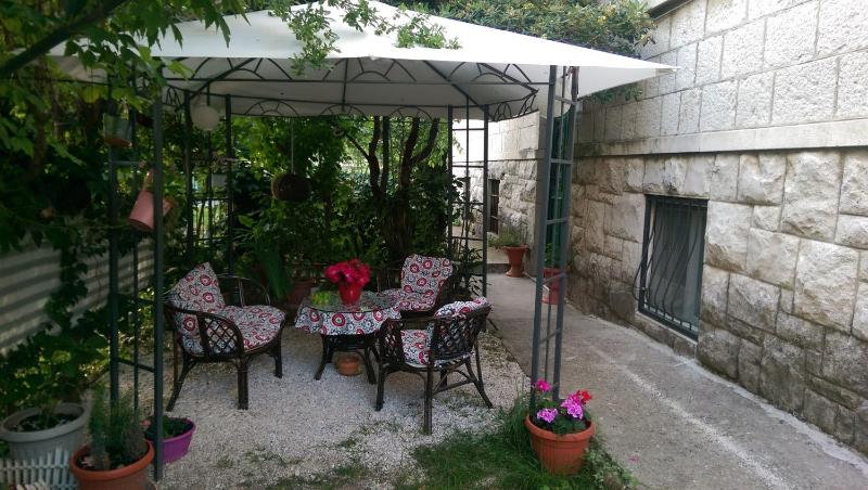Modern Apartment in the Heart of Split with Private Garden - image 7
