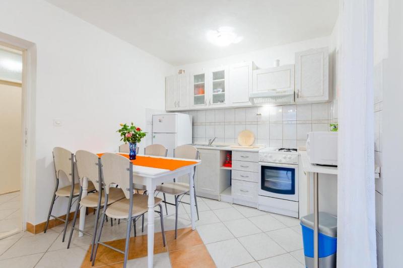 Charming apartment with private pool in Mastrinka - 98 sqm - image 12