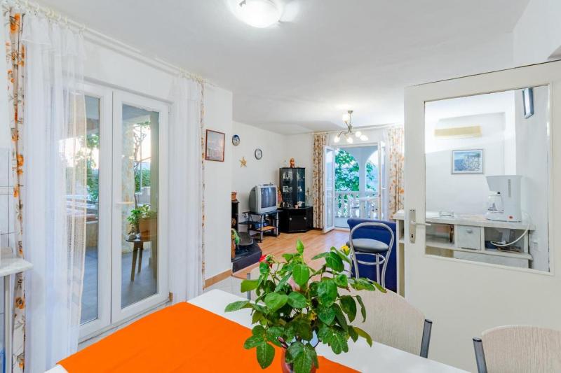 Charming apartment with private pool in Mastrinka - 98 sqm - image 29