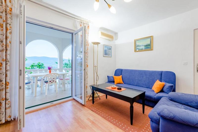 Charming apartment with private pool in Mastrinka - 98 sqm - image 27